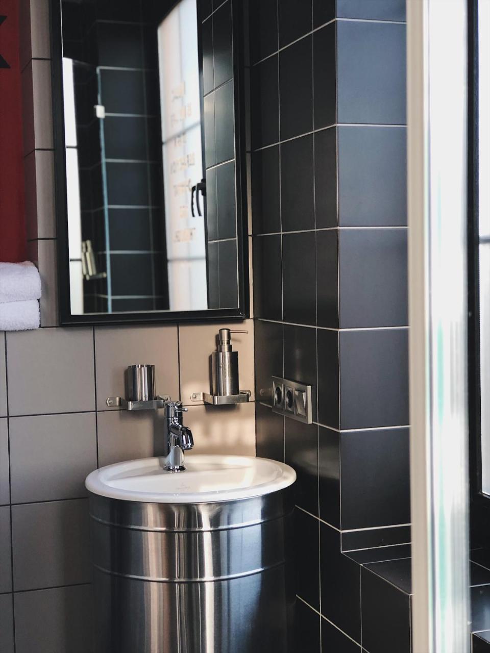 Design-Hotel Rooms And Rumors Oldenburg Bagian luar foto